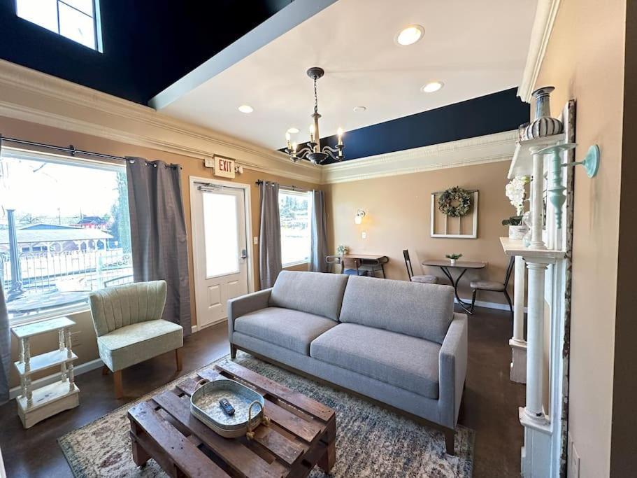 Apartamento Haven At Hazel~Downtown Loft Demorest Exterior foto